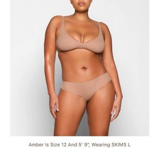 Skims Naked Plunge Bra in Large Sienna